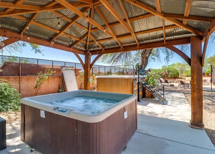 Casita W/ Shared Swim Spa, Close To Hiking! Holiday home Tucson