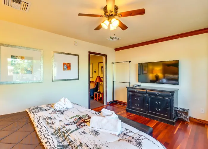 Casita W/ Shared Swim Spa, Close To Hiking! Holiday home