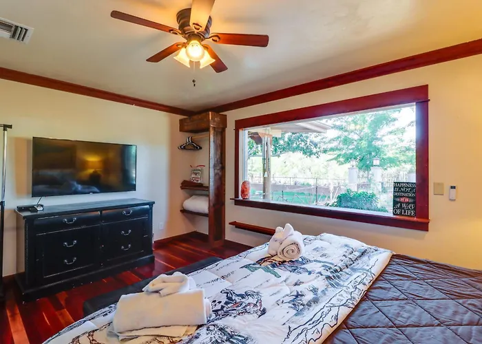 Holiday home Casita W/ Shared Swim Spa, Close To Hiking!