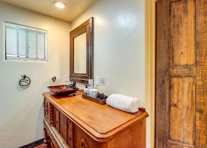 Casita W/ Shared Swim Spa, Close To Hiking! Holiday home *